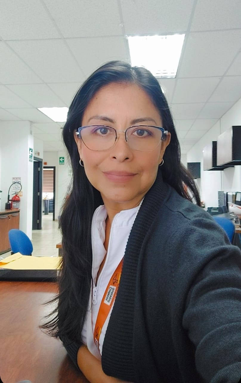 Valeska Ponce en su oficina